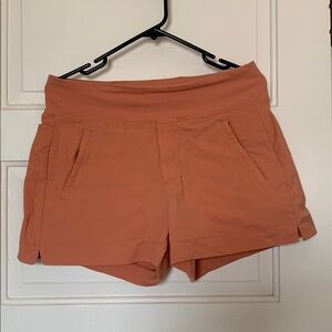 Athleta Trekkie North Shorts with Zipper Pockets Women’s Size 10